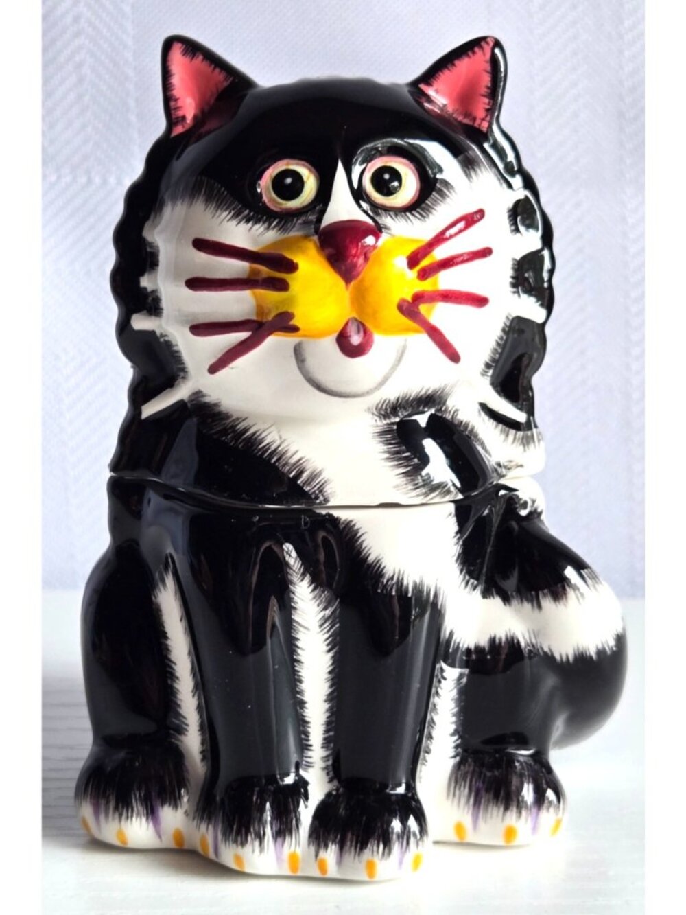 Black and White Cat Bella Casa V. Sumner by Ganz Salt and Pepper Shaker